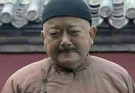 和珅的官职权利到底有多大 为何大小官员都如此讨好他呢