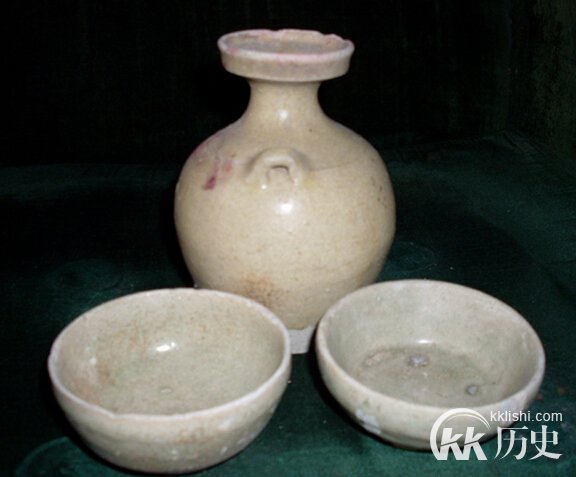 南北朝瓷器：论述南北朝时期瓷器的发展史