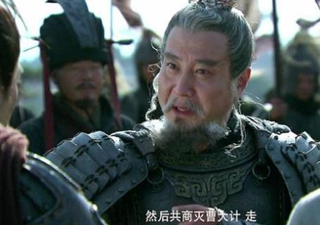 官渡之战时曹操兵力匮乏,之后还坑杀了袁军