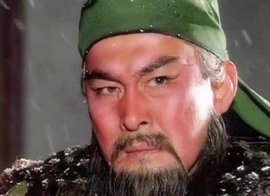 官渡之战时曹操兵力匮乏,之后还坑杀了袁军
