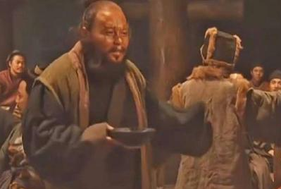 听闻李逵母亲被老虎吃掉，还在大笑的宋江真的是伪君子吗