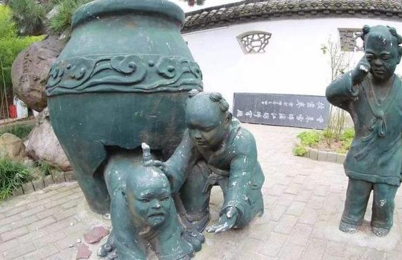 司马光砸缸救的人是谁