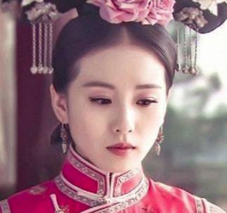 她和皇子结婚两年后就去世了,后来被追封为皇后