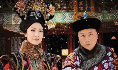慈禧路过李莲英家皱了下眉，李突然磕头请假并火速赶回：奴才该死！