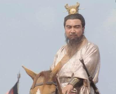 曹操西征张鲁时,刘备当时在干什么呢