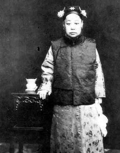 瑾妃一个失宠的妃子，却在清朝灭亡后却成为皇宫的女主人