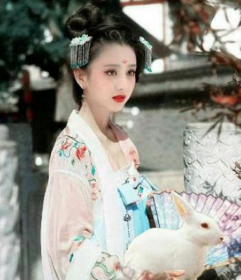 汉成帝刘骜:汉朝最昏庸的皇帝,亲手杀死儿子而绝后