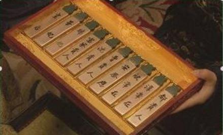 古代人在进出皇宫的时候 一定要佩戴自己的腰牌