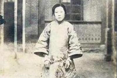东北美女土匪 民国匪首驼龙简介