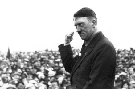 1921年希特勒取代安东·德莱克斯勒成为纳粹党领袖