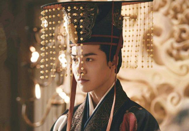 曹操是太尉之子，孙权父亲出身平民，他代汉建国合法吗