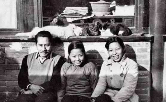 他一生三段婚姻,原配的女儿却喜欢第三位妻子