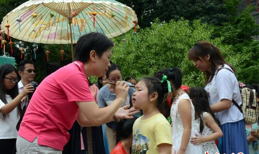 同根同源坊巷庆端午 两岸共风俗庆佳节