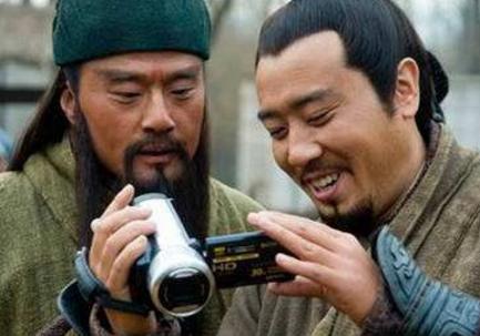 武将兵器碰撞为何不横着划过去呢 里面有什么讲究吗