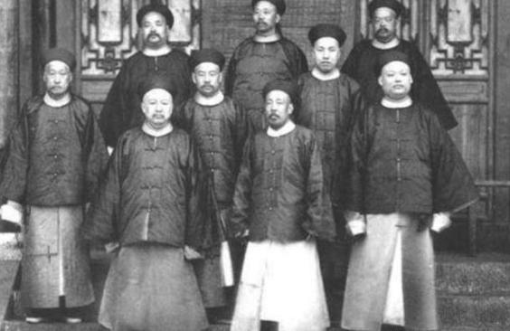 盛宣怀家里的两个女佣,其中一个生下了赵四小姐