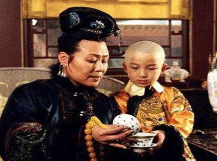 康熙在抓鳌拜的时候 康熙为何要用一群小孩子
