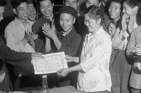 近代中国的简化字与繁体字之争,中国文盲率大幅下降