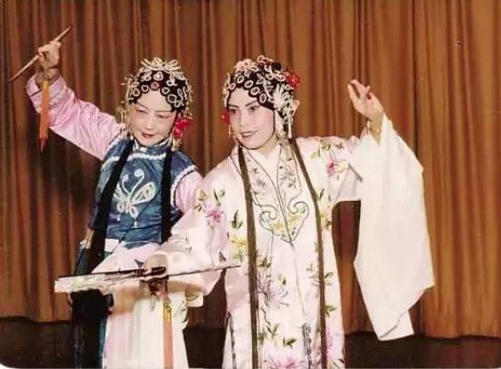 卞之琳曾苦追张充和十年,她嫁外国人一生无子无女