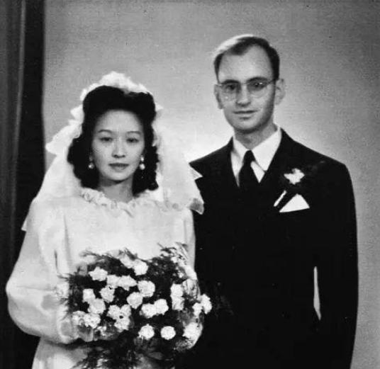 卞之琳曾苦追张充和十年,她嫁外国人一生无子无女