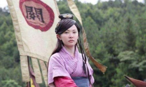 她是关羽的女儿,拜赵云为师后成为大将