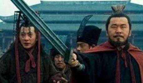 袁绍想称帝耿苞拍上马屁,一不小心做了袁绍的替死鬼!