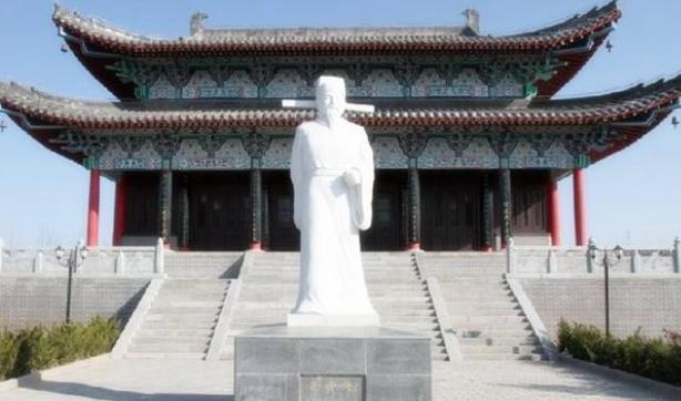 此人犯了死罪,皇帝知道他名字后竟免他五次不死
