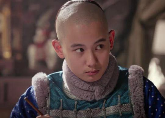 他是乾隆的儿子,后来被送给大臣,一生与皇位无缘