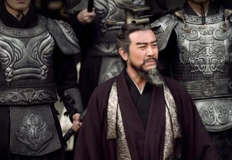 东汉末年这个人一个建议,开启了三国历史!古代和现代人对于他的评价很不同