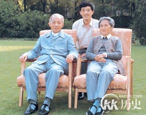 陈丕显的老婆是谁？陈丕显老婆谢志成简介