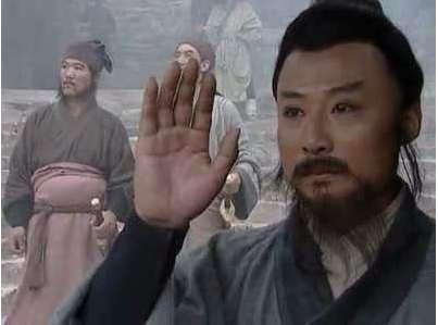 水浒中，洪教头为何与林冲过不去还自找难看