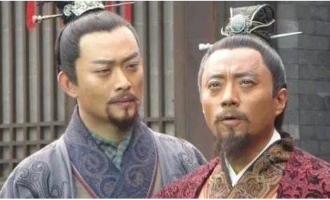 水浒中，洪教头为何与林冲过不去还自找难看