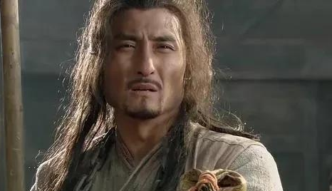 水浒中，洪教头为何与林冲过不去还自找难看