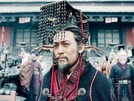 第一个穿黄色龙袍的人是谁 为何黄色会成为帝王的象征呢