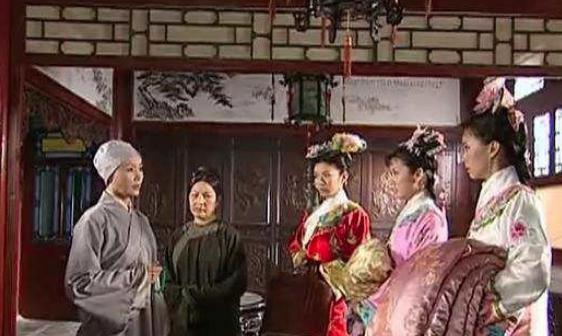 她是乾隆从江南带回的女人,皇后却因她被废