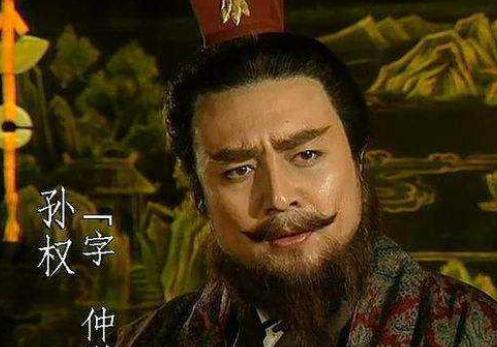 草船借箭和诸葛亮在船上喝茶的是谁