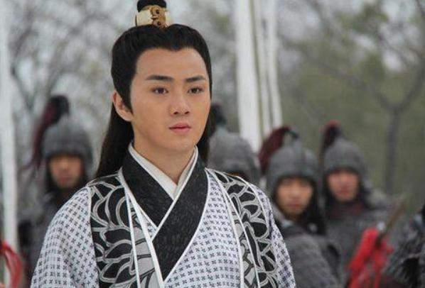 大臣醉酒后睡了妃子,不得已造反最后还成功了
