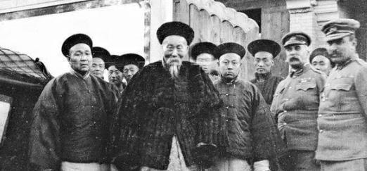 临死前，李鸿章迟迟不愿咽气，直至心腹耳边说了两句话才愿意闭上双眼！
