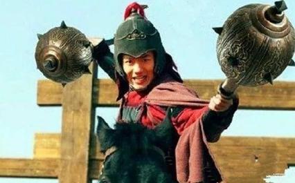 岳飞能打败铁浮屠除了实力强悍之外 还要靠两件武器的帮忙