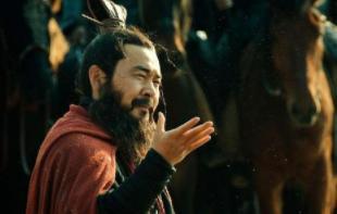 曹操出征时夏侯惇驻守差点全军覆没,曹操不罚反赏是什么操作