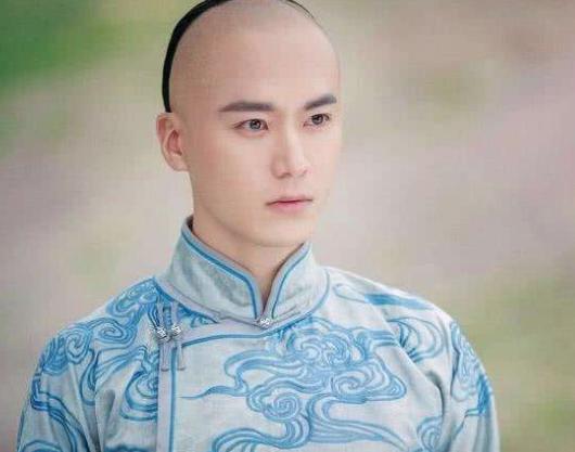 康熙63岁得一儿子,三代帝王都宠他