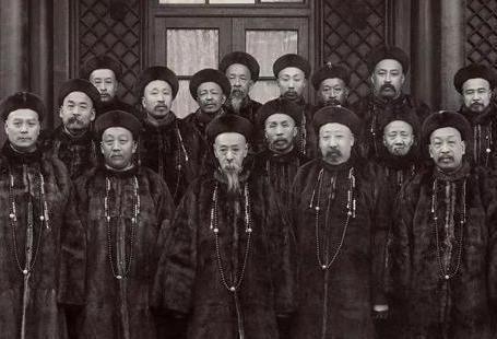 他是乾隆的曾孙 同时也是导致清朝灭亡的重要人物之一