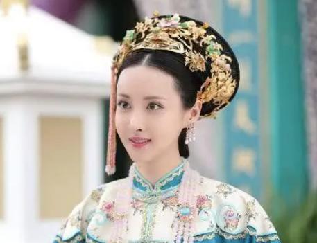 她是康熙后宫的一名贵人,生下了大清最有权势的公主