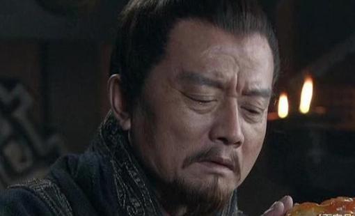 孙策三番被袁术侮辱,为何还屈就他