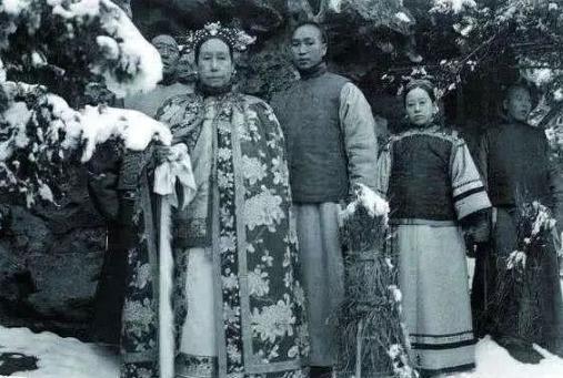 慈禧手下3大保镖老照片，第二位能躲子弹，第三位53岁打败霍元甲