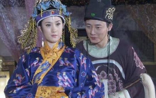 皇帝死讯传来,妃子竟跳舞庆祝,第二天皇帝回宫,她被满门抄斩