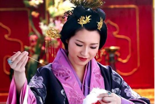 妃子不受宠被赶回老家,嫁乞丐20年后成开国皇后