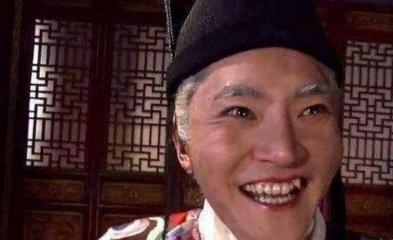 魏忠贤到底凭借什么支撑起半个明朝的 历史上的他到底是什么样的人