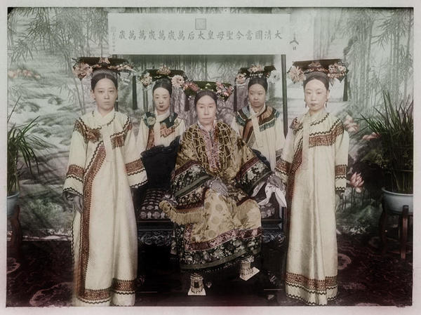 目睹皇家奢华 清朝慈禧太后的时尚装扮