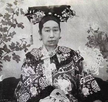 孝哲毅皇后清朝的悲情皇后，因皇帝驾崩而无奈早逝