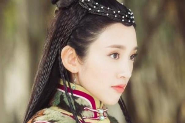 满都海三十岁时嫁给七岁小孩,后来还生了八个子女